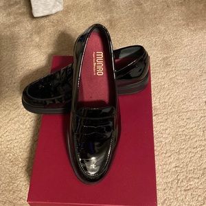 NEW Munro Black Patent Leather 9W